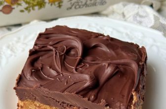 Homemade Lunch Lady Peanut Butter Bars